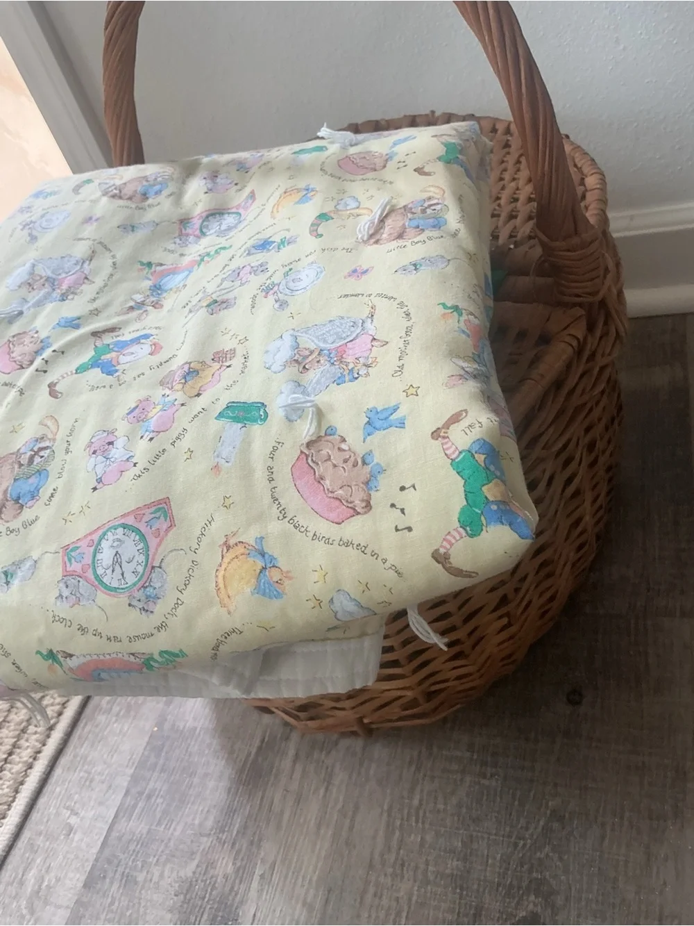 Vtg Mother Goose Nursery Rhyme Baby Quilt Yellow Panel Blanket 43x51.5 1990s - Picture 6 of 10